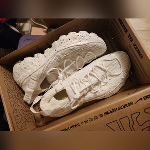 Nike wmns size 9
